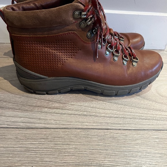 Clarks ,waterproof,leather boots - Picture 2 of 5